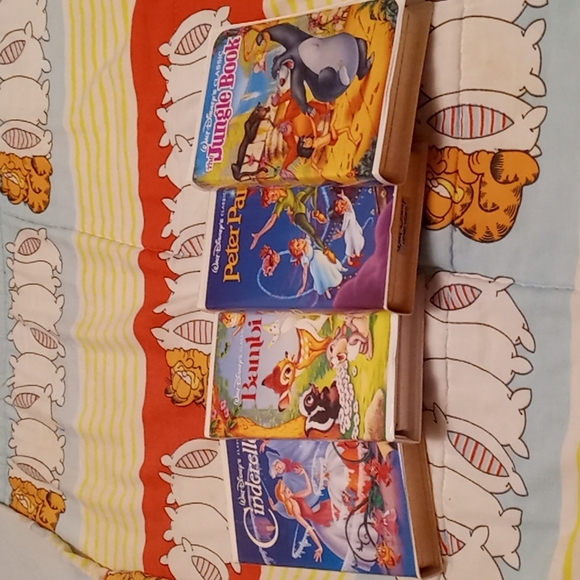 Barely Used, Like New, Lot of 4 Disney VHS Vintage & Collectible Movie Classics - Picture 15 of 15